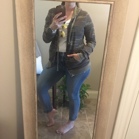 Vanity Hooded Jacket - Picture 5 of 10